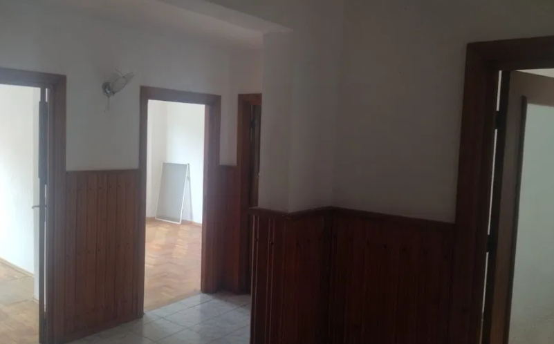 Apartament 3 camere aproape de mare, zona centrală