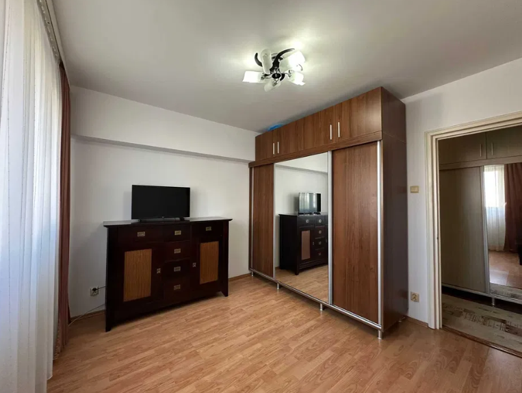 Apartament 3 camere decomandat Theodor Pallady 5/10, centrala proprie