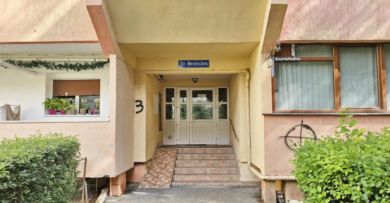 Apartament decomandat 3 camere 76mp, Racadau, liber la vanzare