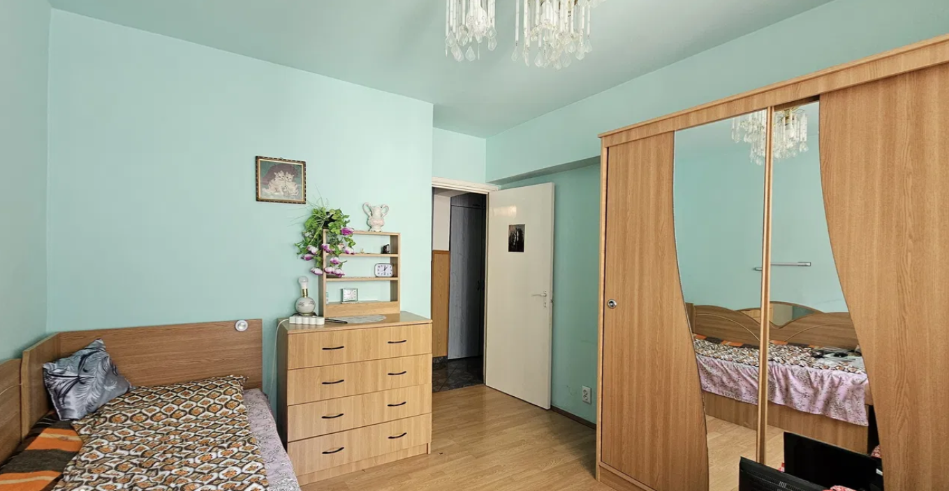 Apartament decomandat 3 camere 76mp, Racadau, liber la vanzare