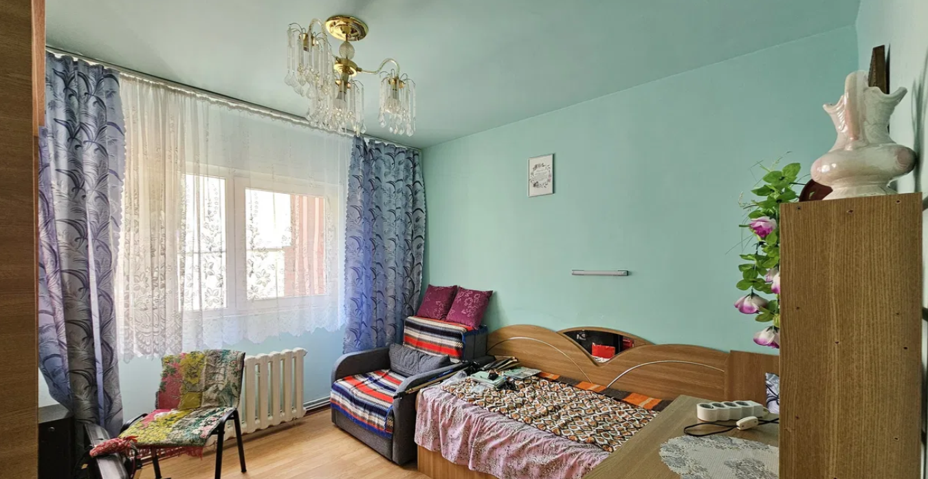 Apartament decomandat 3 camere 76mp, Racadau, liber la vanzare