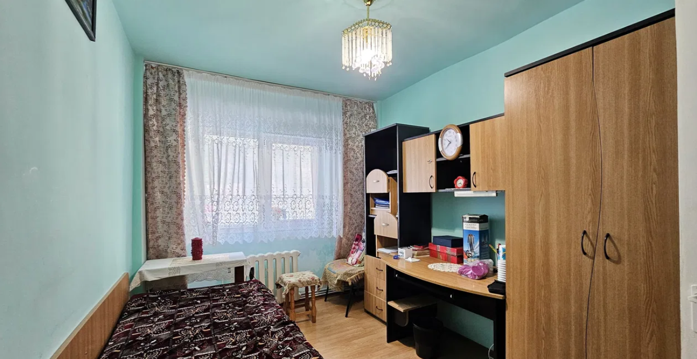 Apartament decomandat 3 camere 76mp, Racadau, liber la vanzare