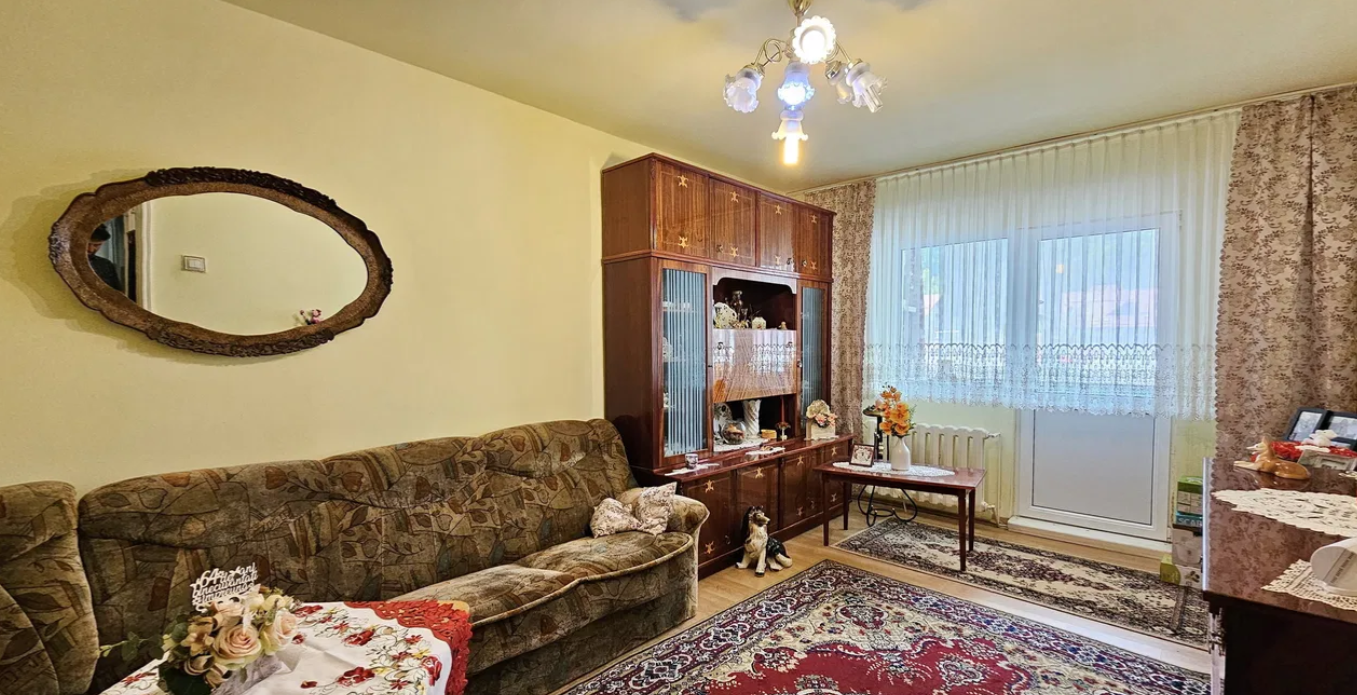 Apartament decomandat 3 camere 76mp, Racadau, liber la vanzare