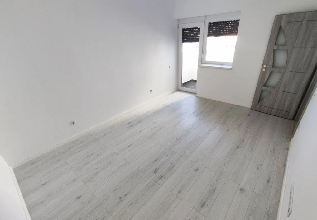 Bloc lift, 2 cam, LA CHEIE ,incalz pard, etaj 1 si 2, geam baie