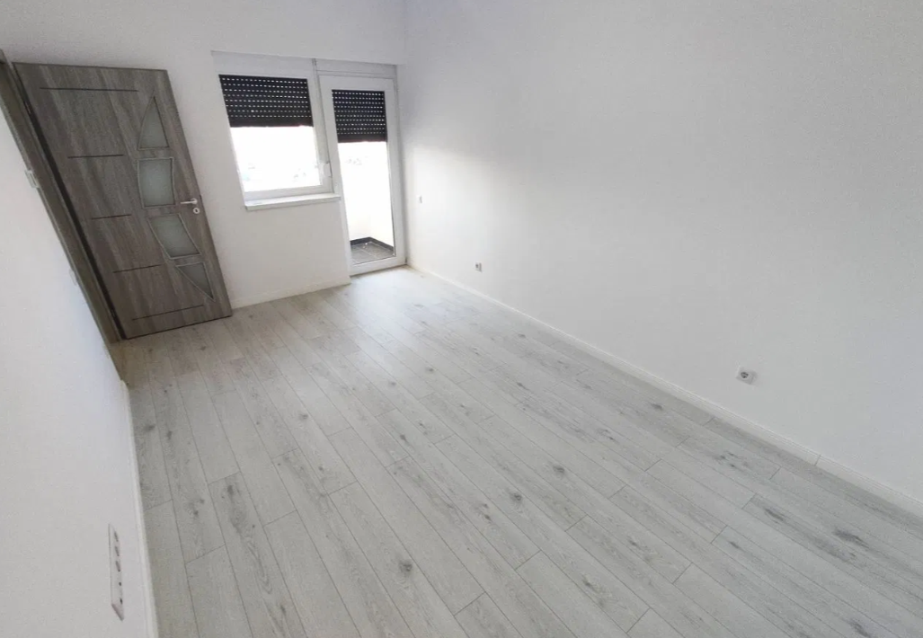 Bloc lift, 2 cam, LA CHEIE ,incalz pard, etaj 1 si 2, geam baie