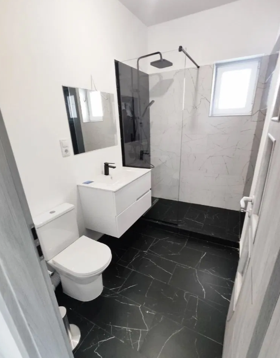 Bloc lift, 2 cam, LA CHEIE ,incalz pard, etaj 1 si 2, geam baie